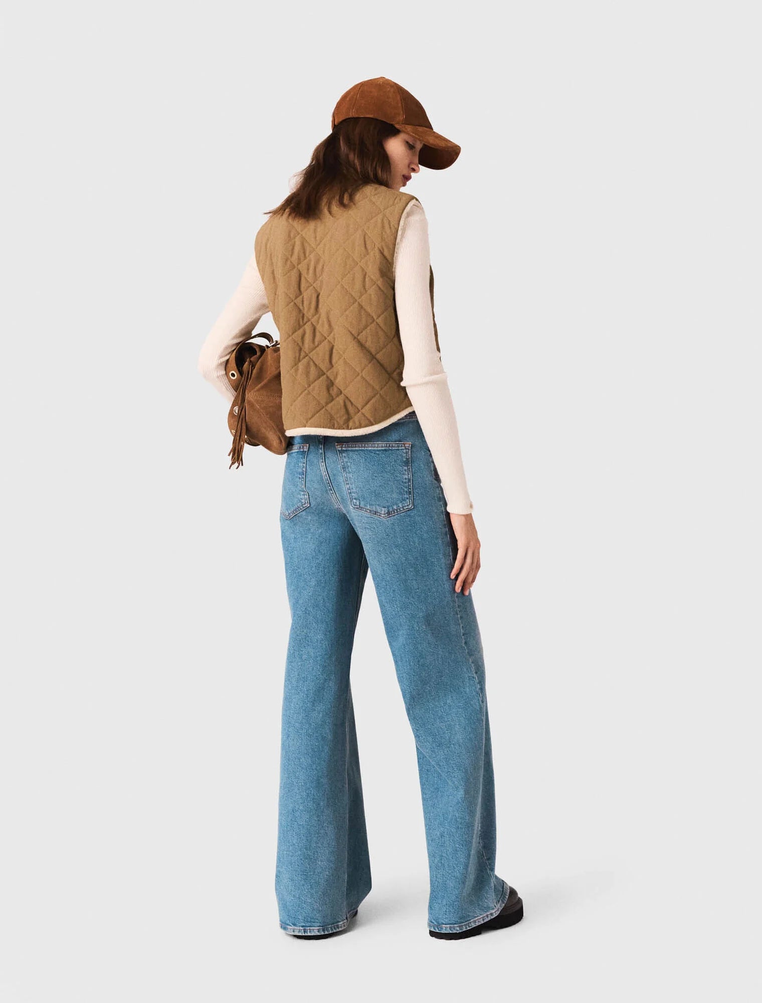 Short sleeveless puffer jacket Ecru Khaki