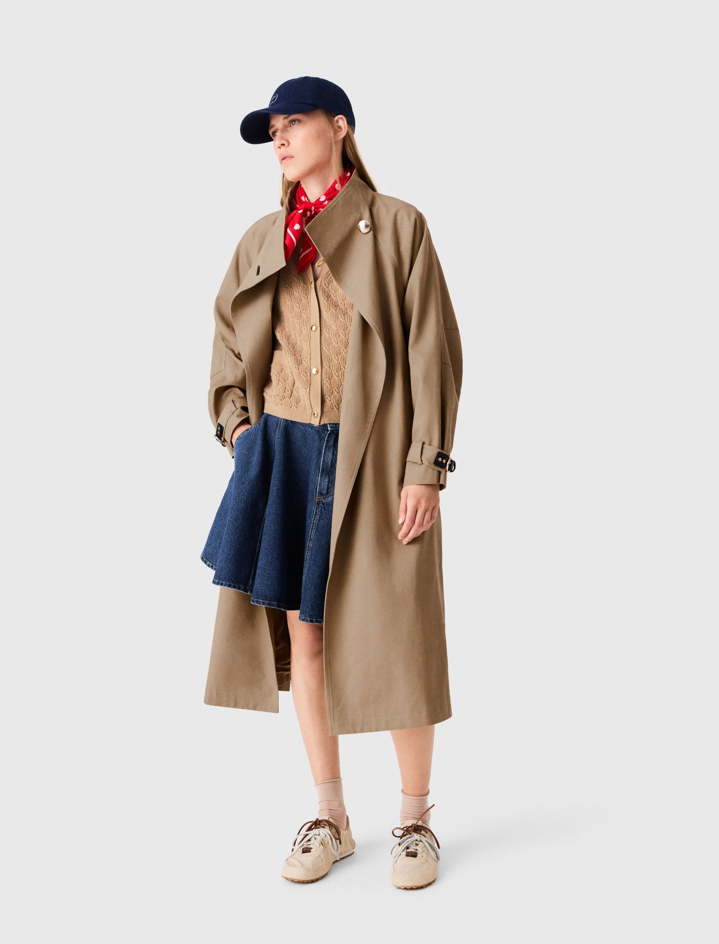 Long belted trench, gold buttons Beige