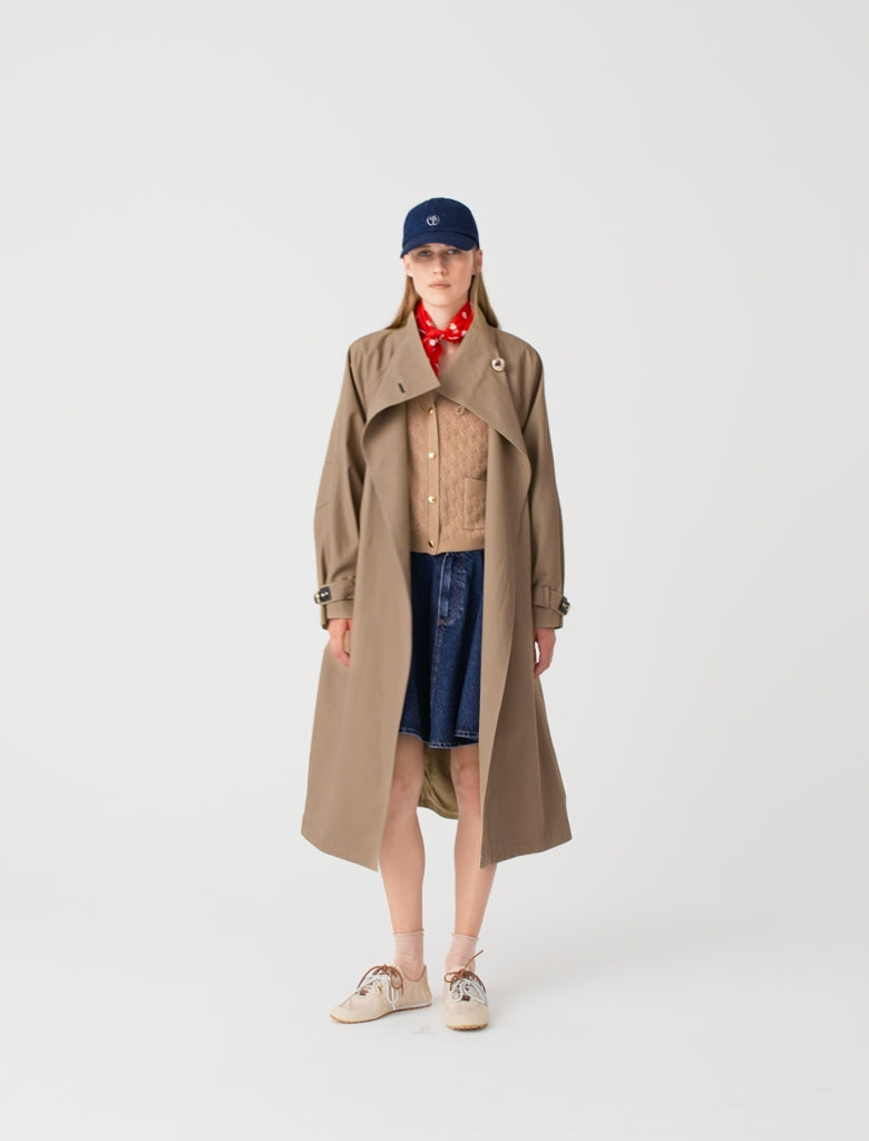 Long belted trench, gold buttons Beige