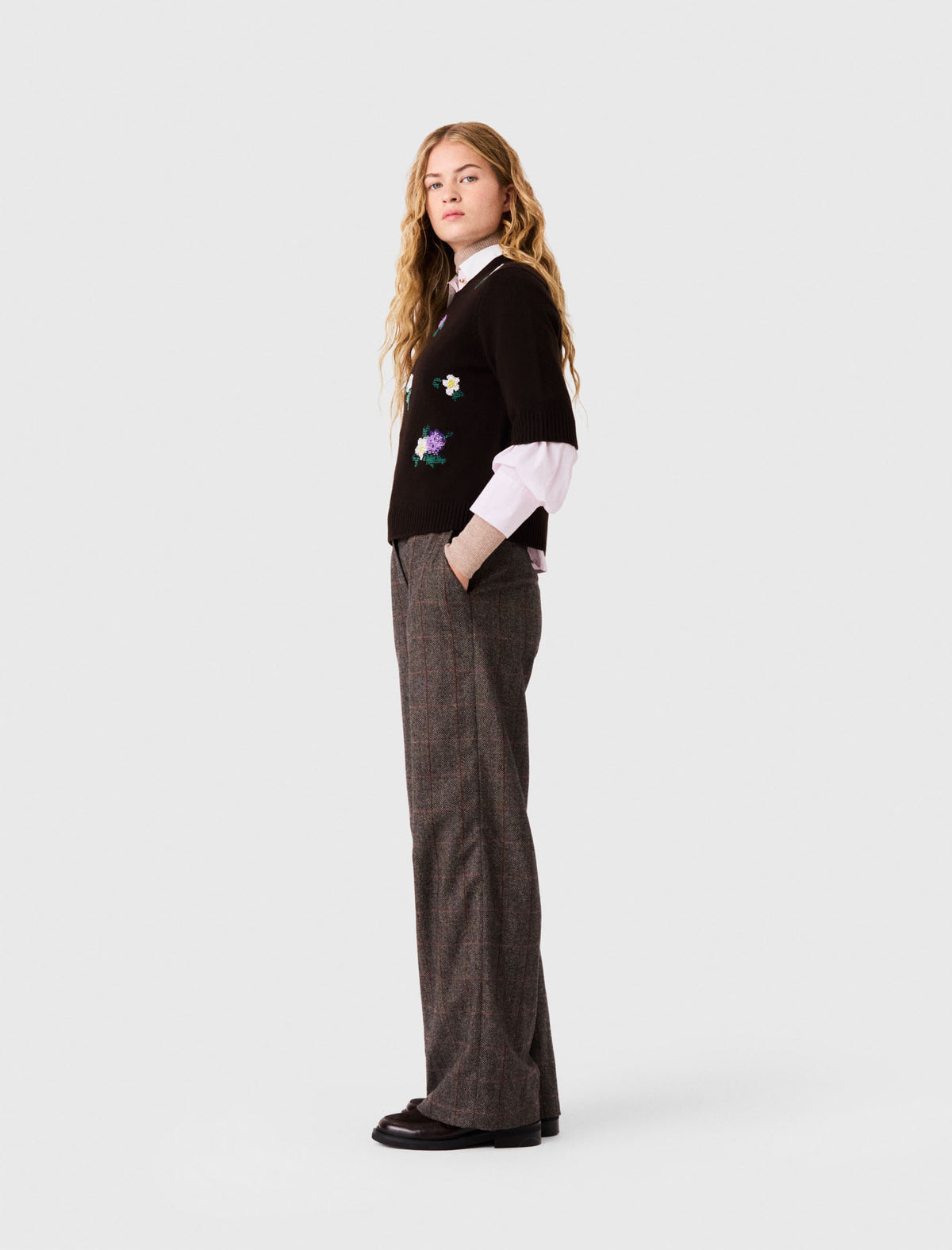 Jumper with floral embroidery Brown
