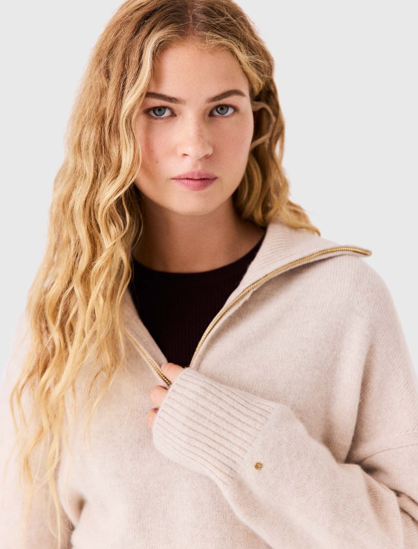 Cashmere jumper with zipped collar Beige