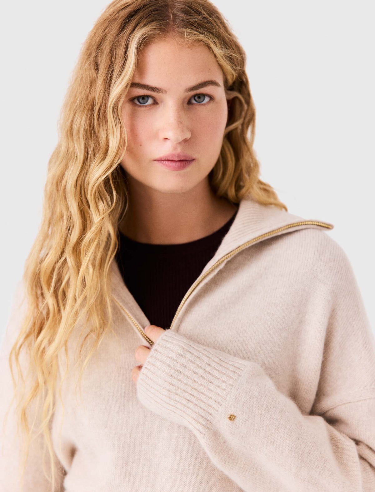 Cashmere jumper with zipped collar Beige
