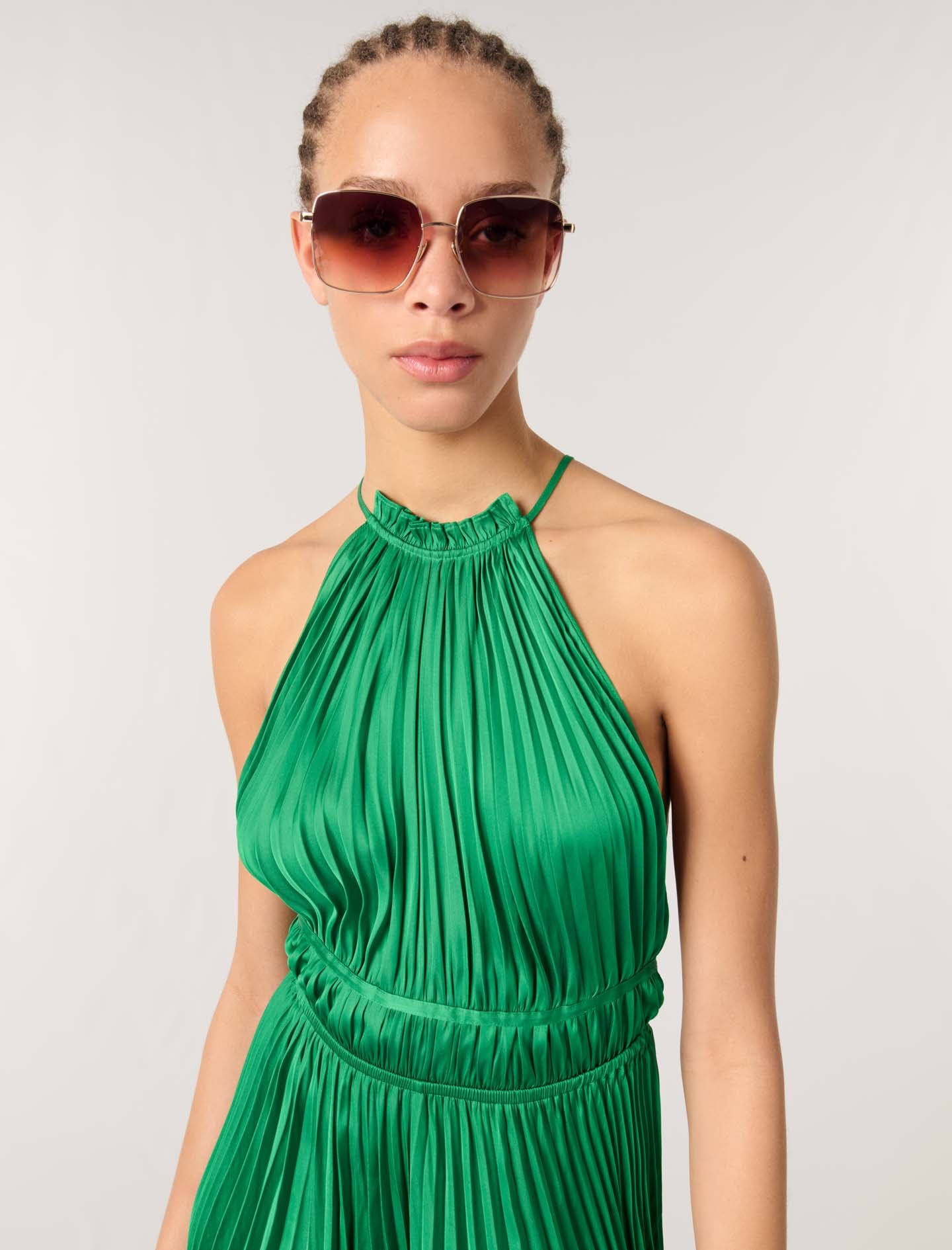 Green-Short pleated backless dress