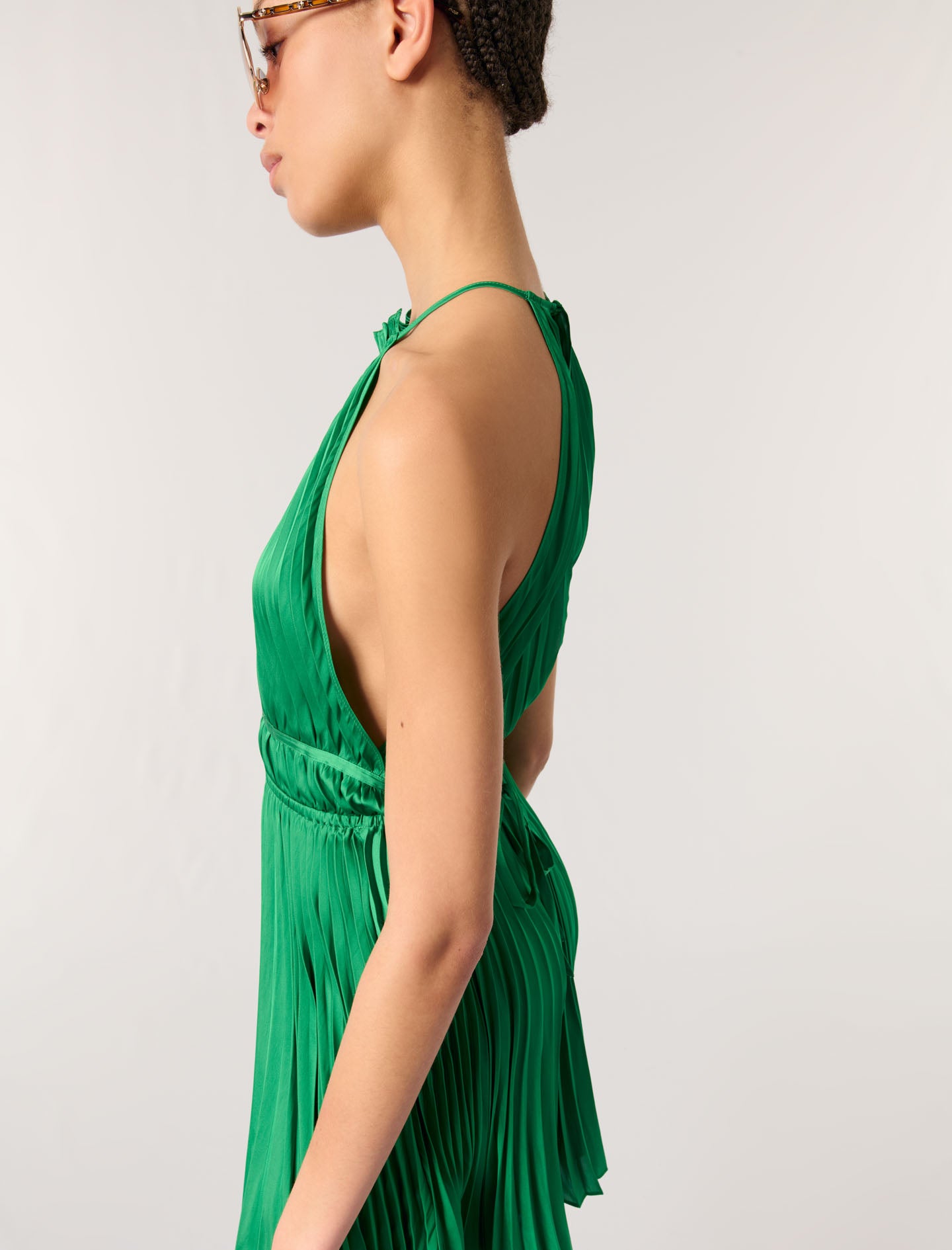 Green-Short pleated backless dress