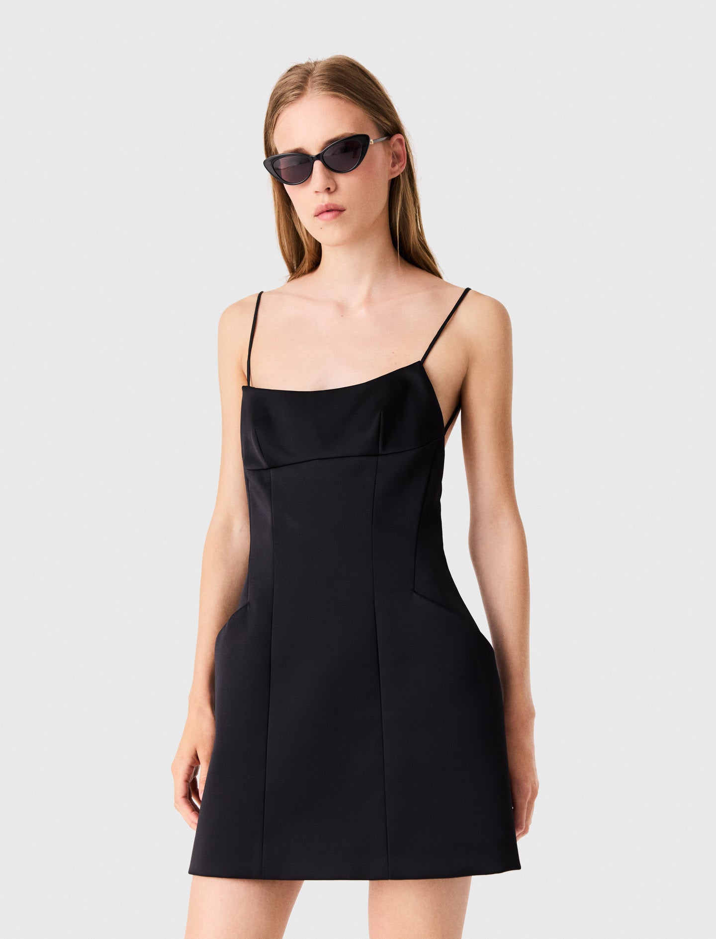 Short backless satin dress Black