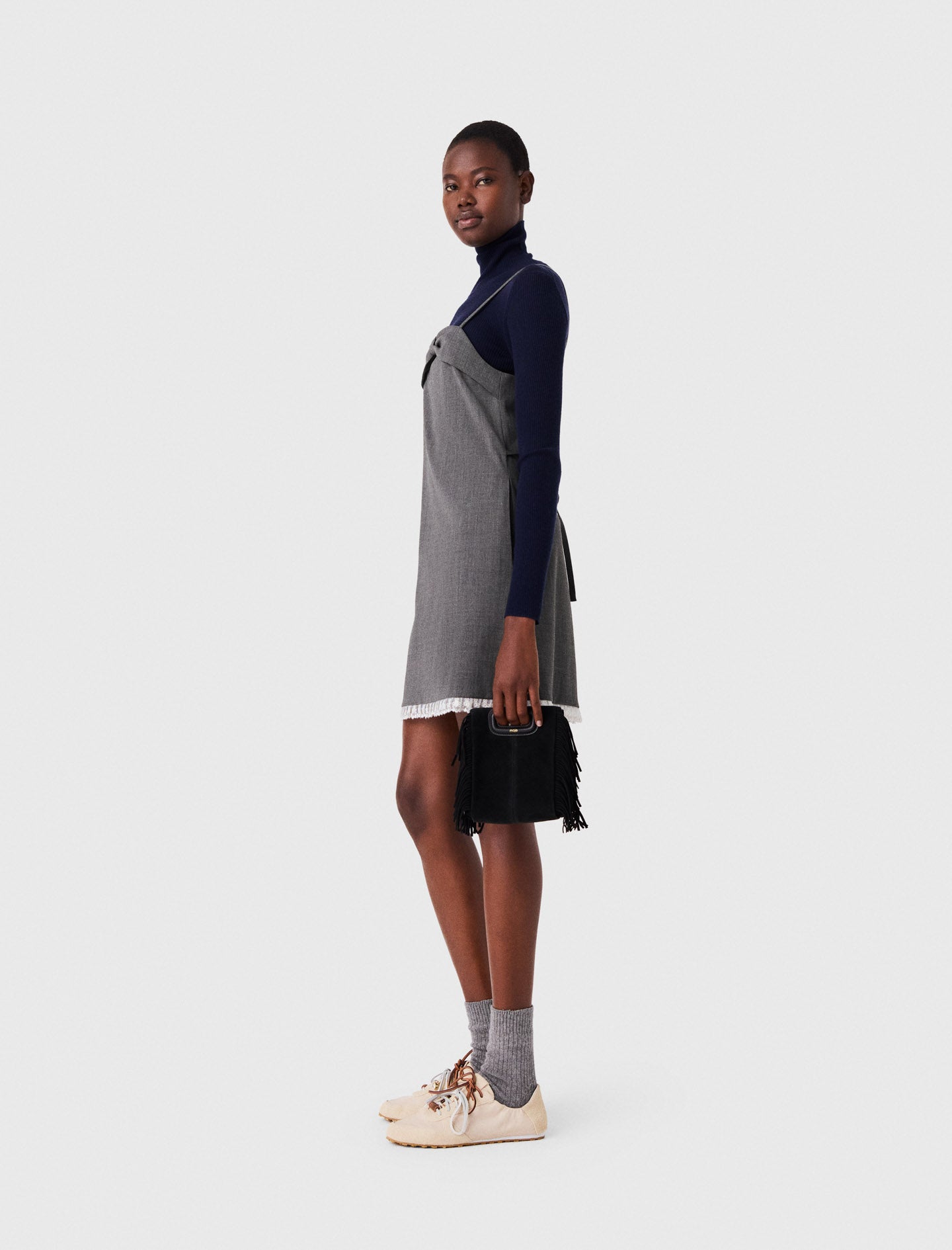 Short tailored dress with lace Grey