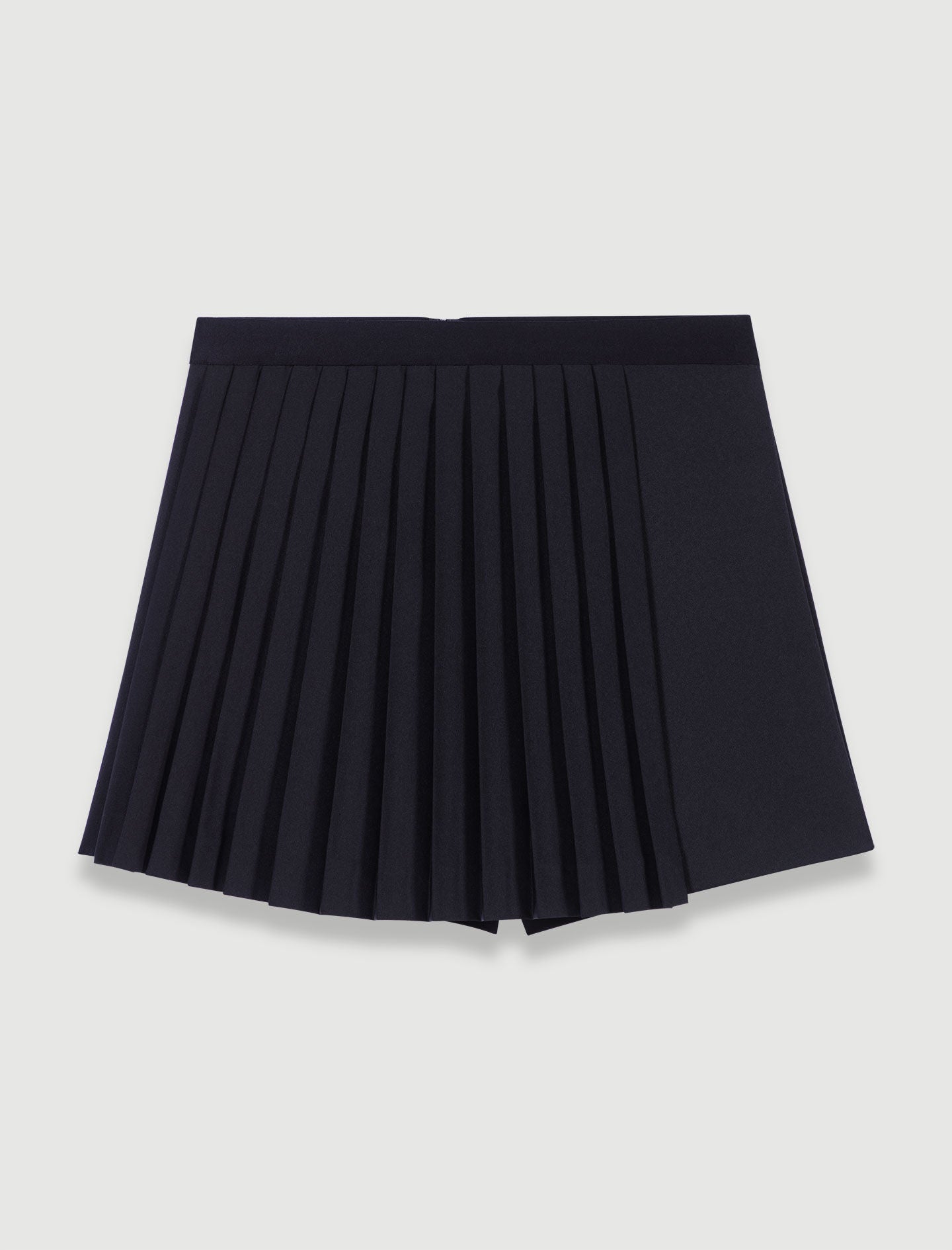 Black-straight-fit pleated shorts