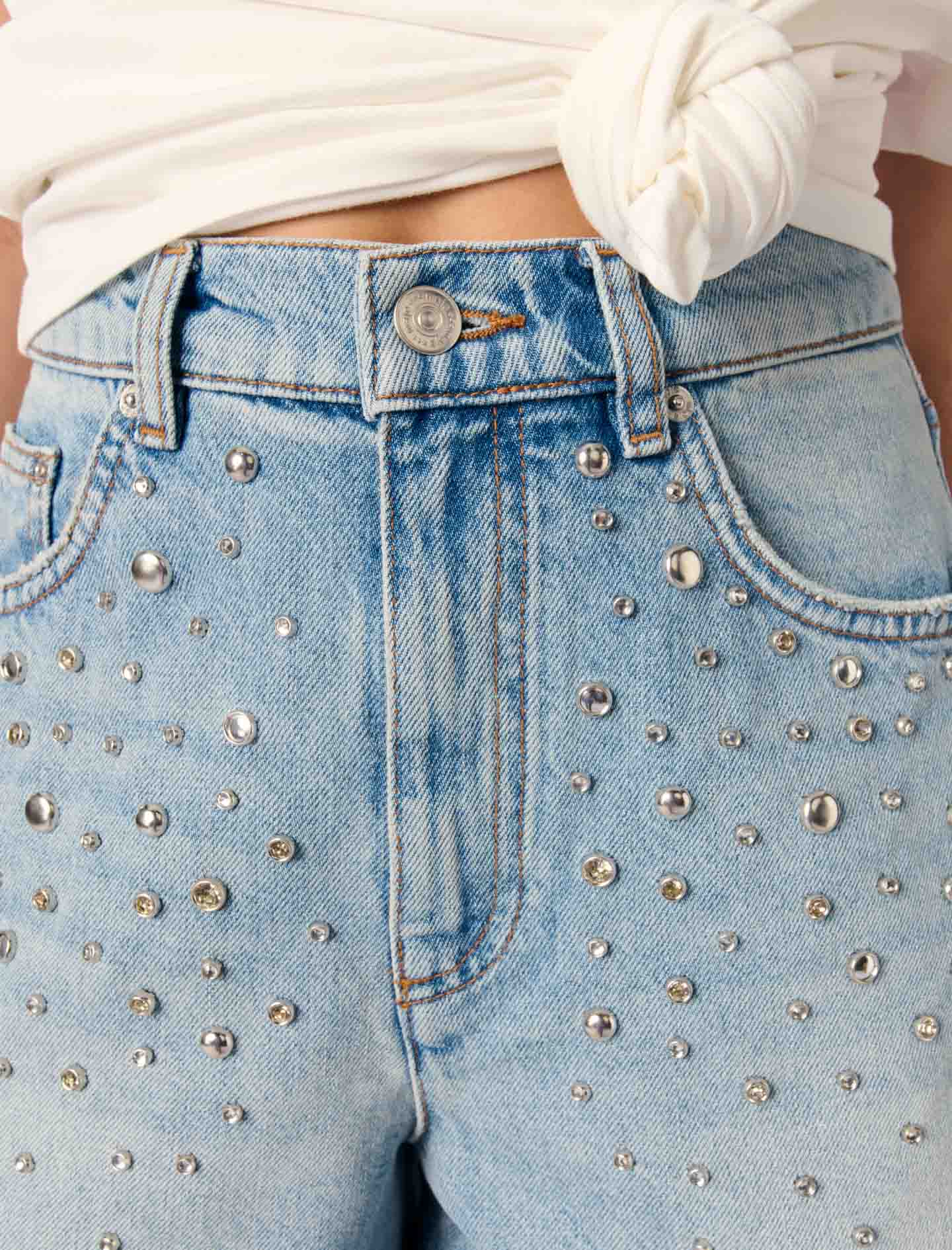 Blue-Studded denim shorts