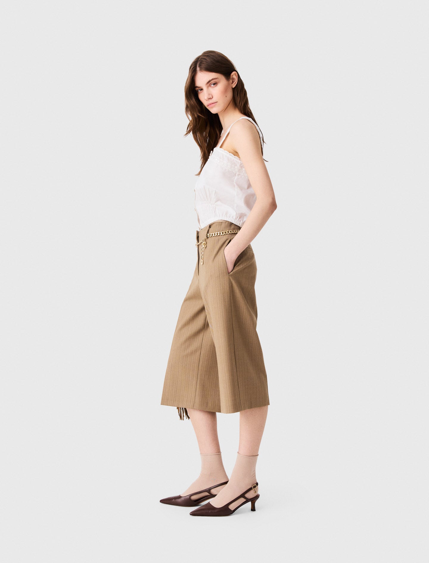 Tailored pleated Bermuda shorts Beige
