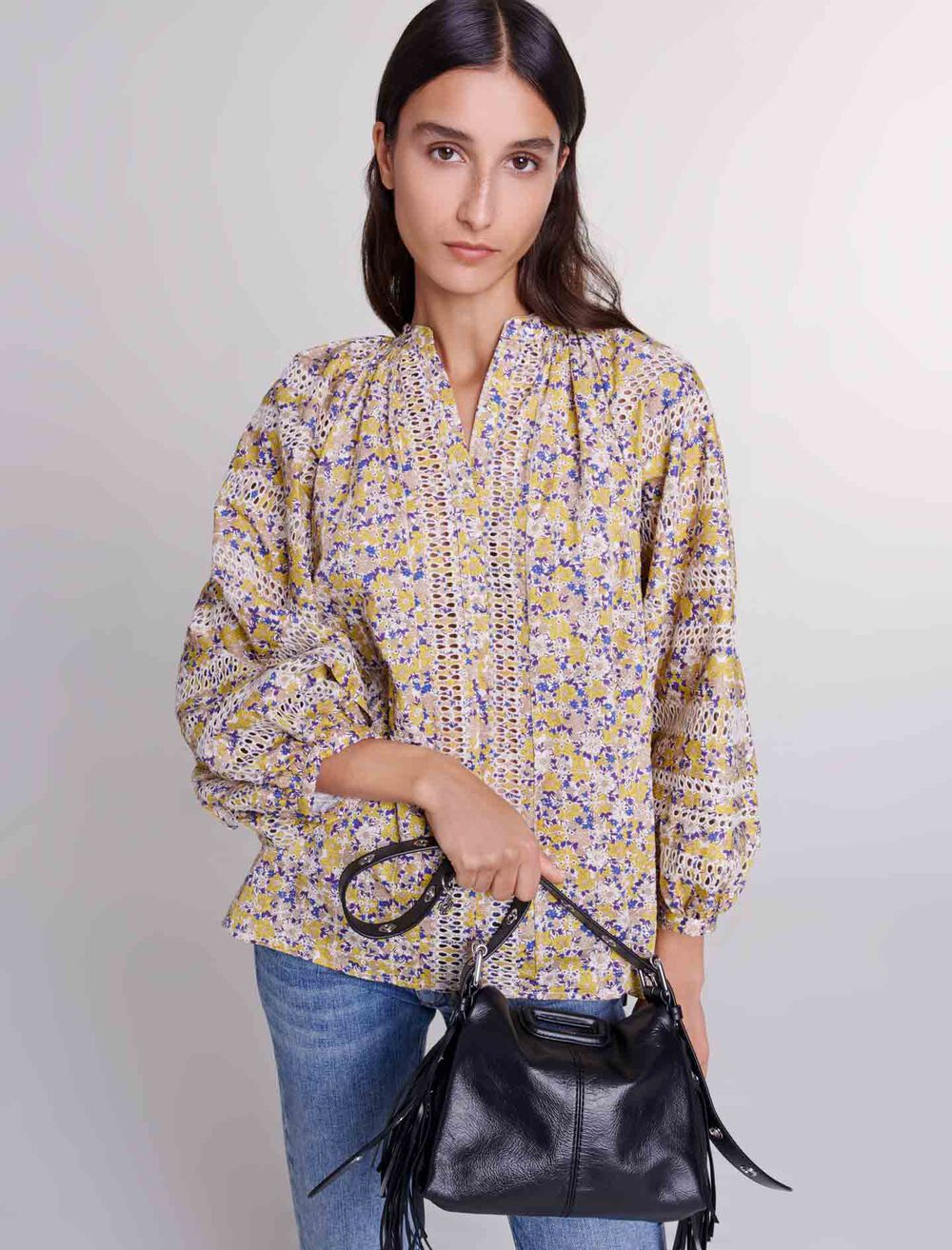 Print Embroided Flowers Beige-featured-Patterned embroidered blouse