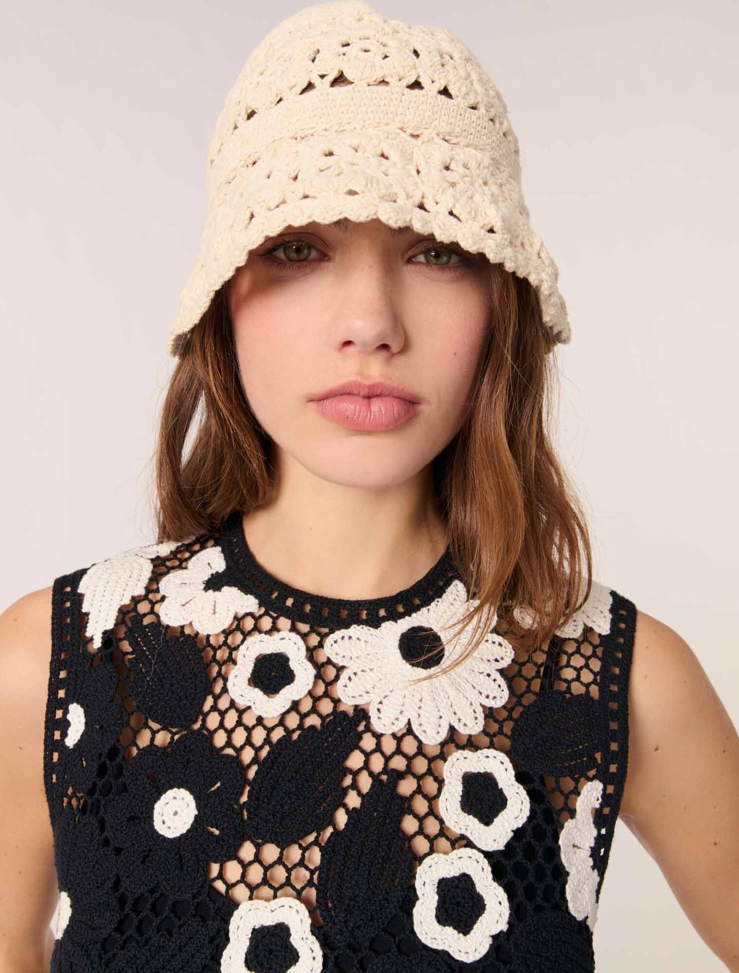 Black / White-Floral crochet top
