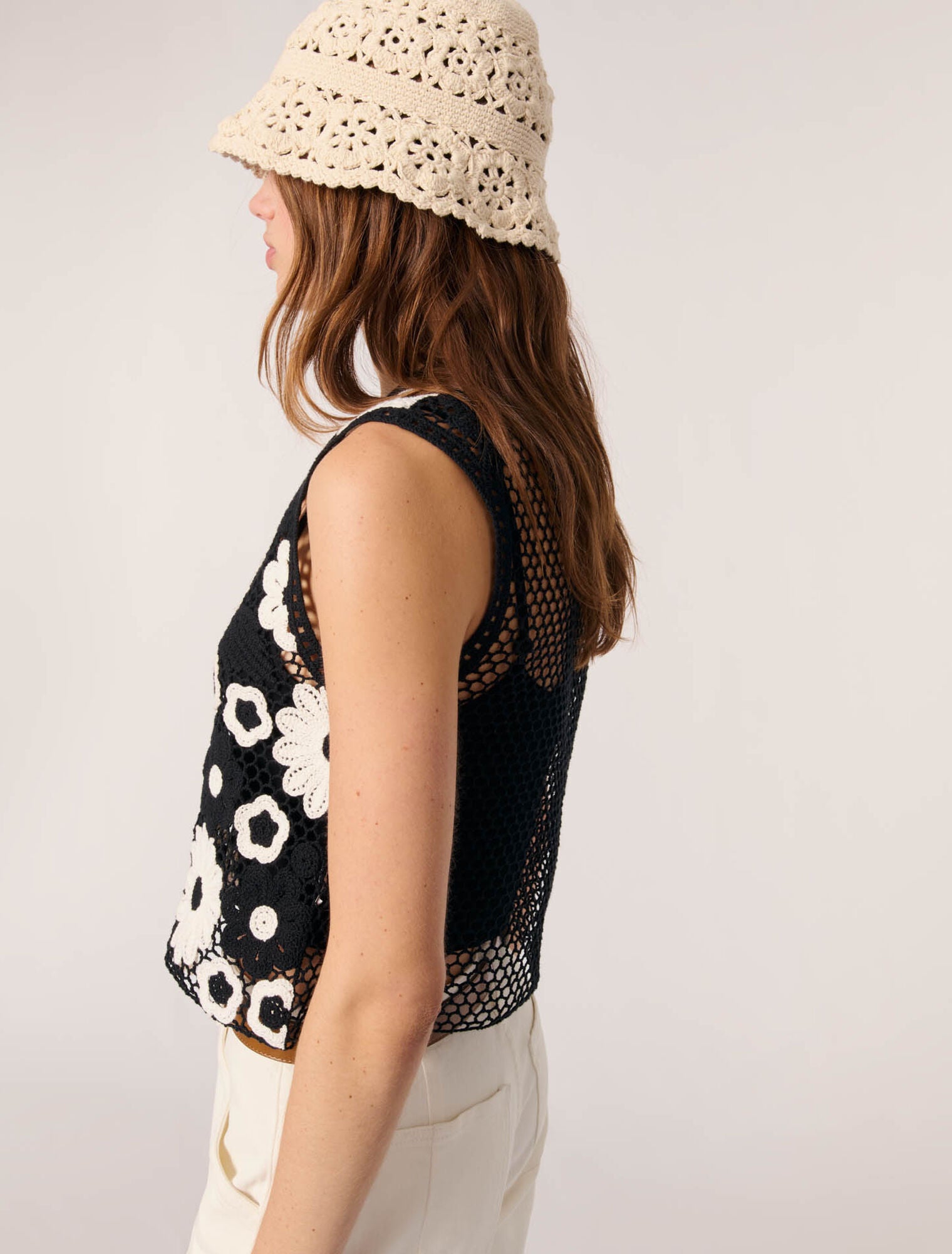 Black / White-Floral crochet top