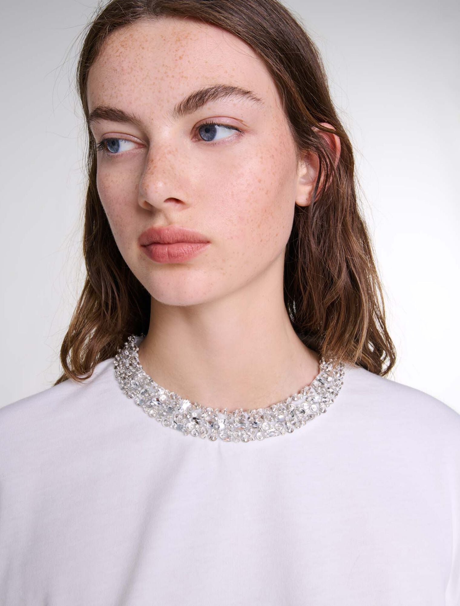 White  -T-Shirt With Jewellery Neck