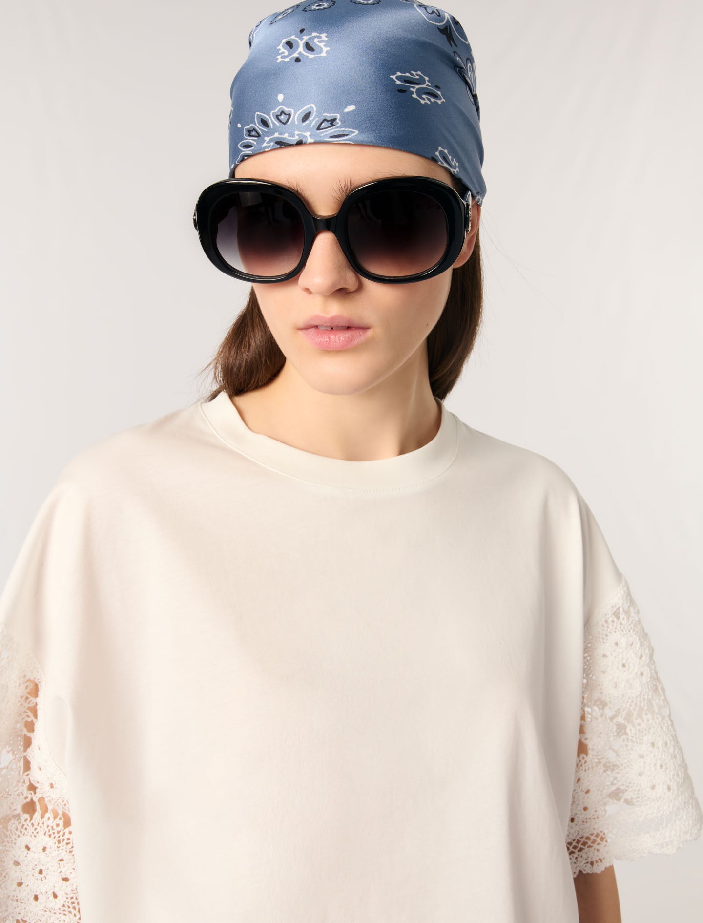 White-T-shirt with crochet sleeves