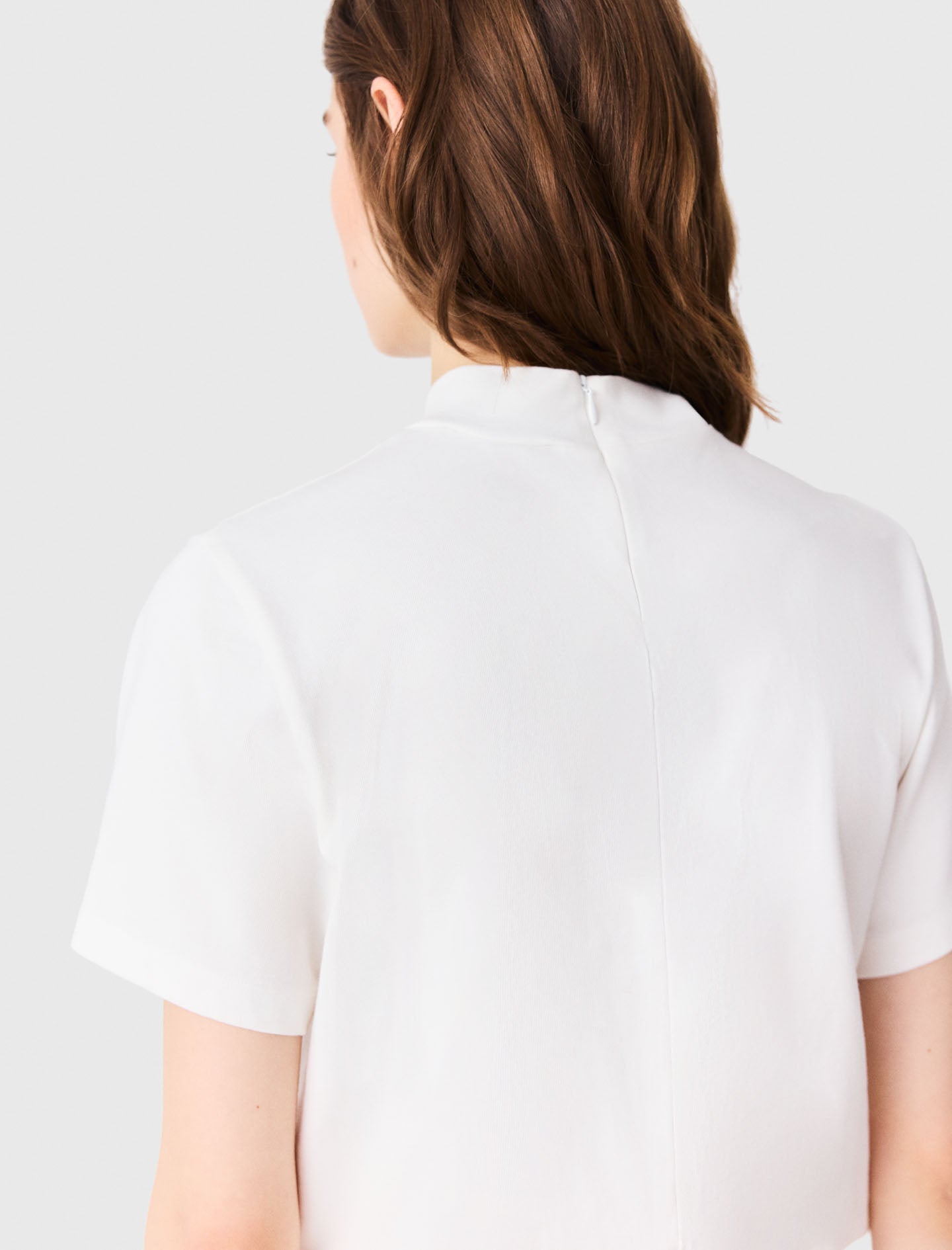 Crew neck T-shirt with back zip White