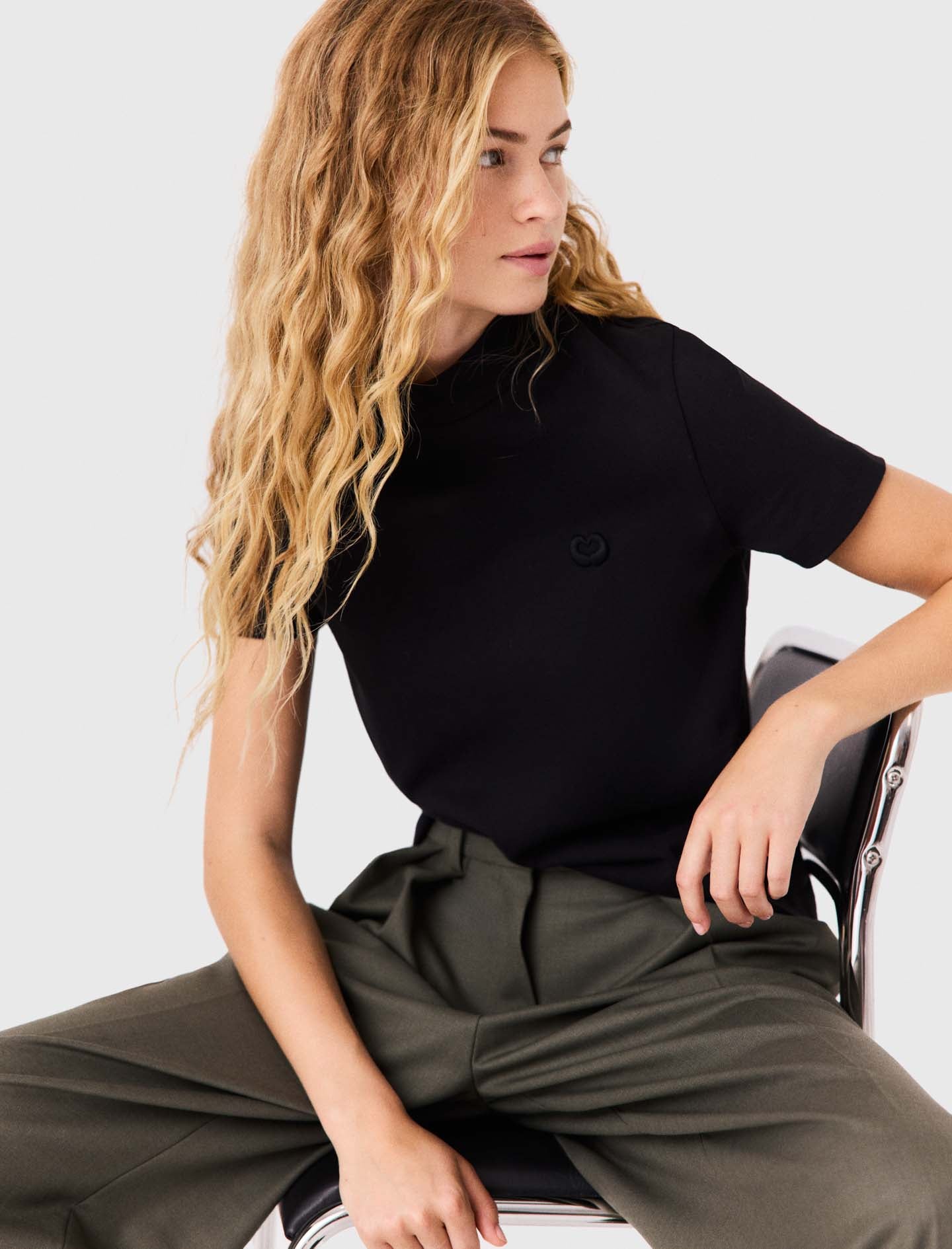T-shirt with back zip Black