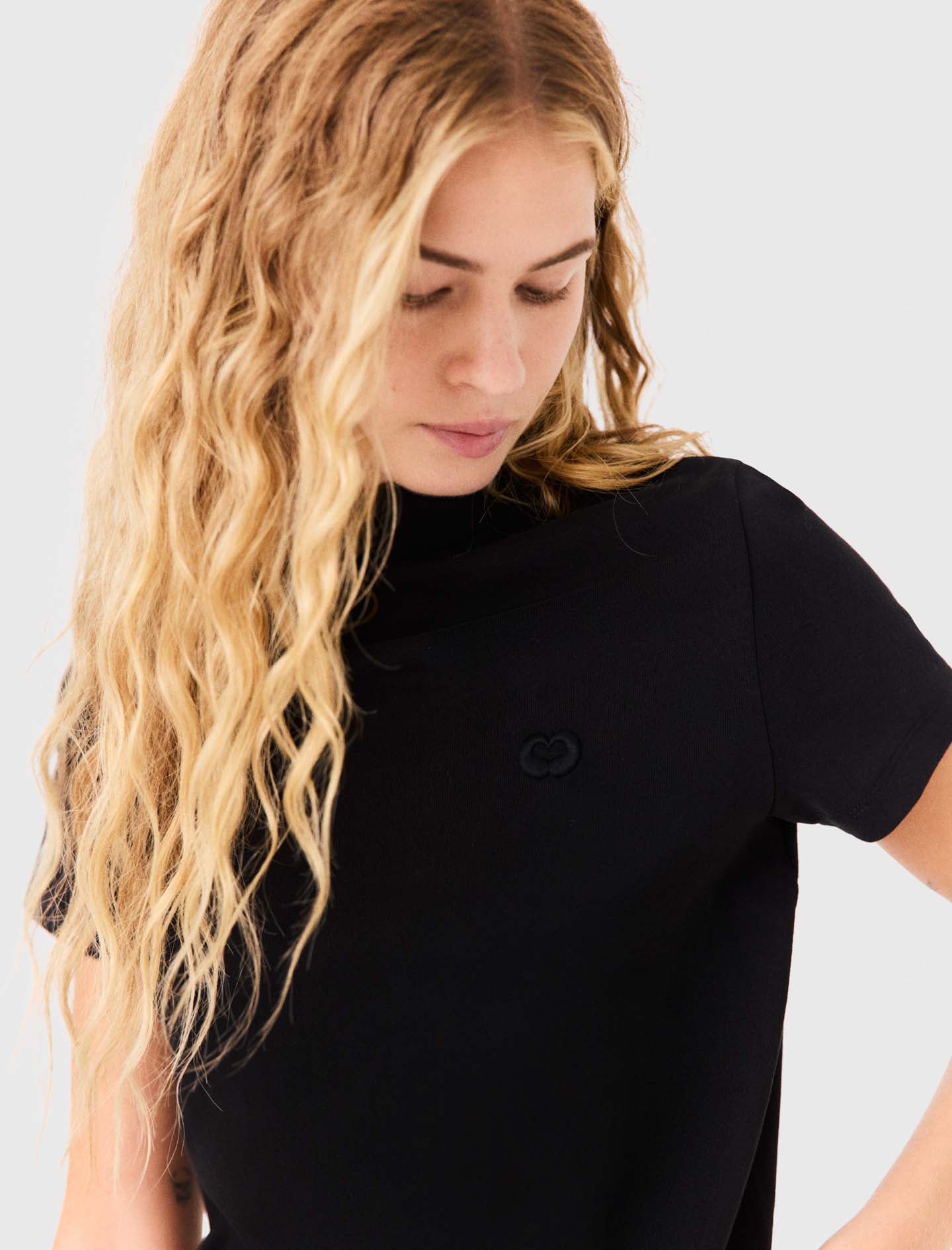 T-shirt with back zip Black