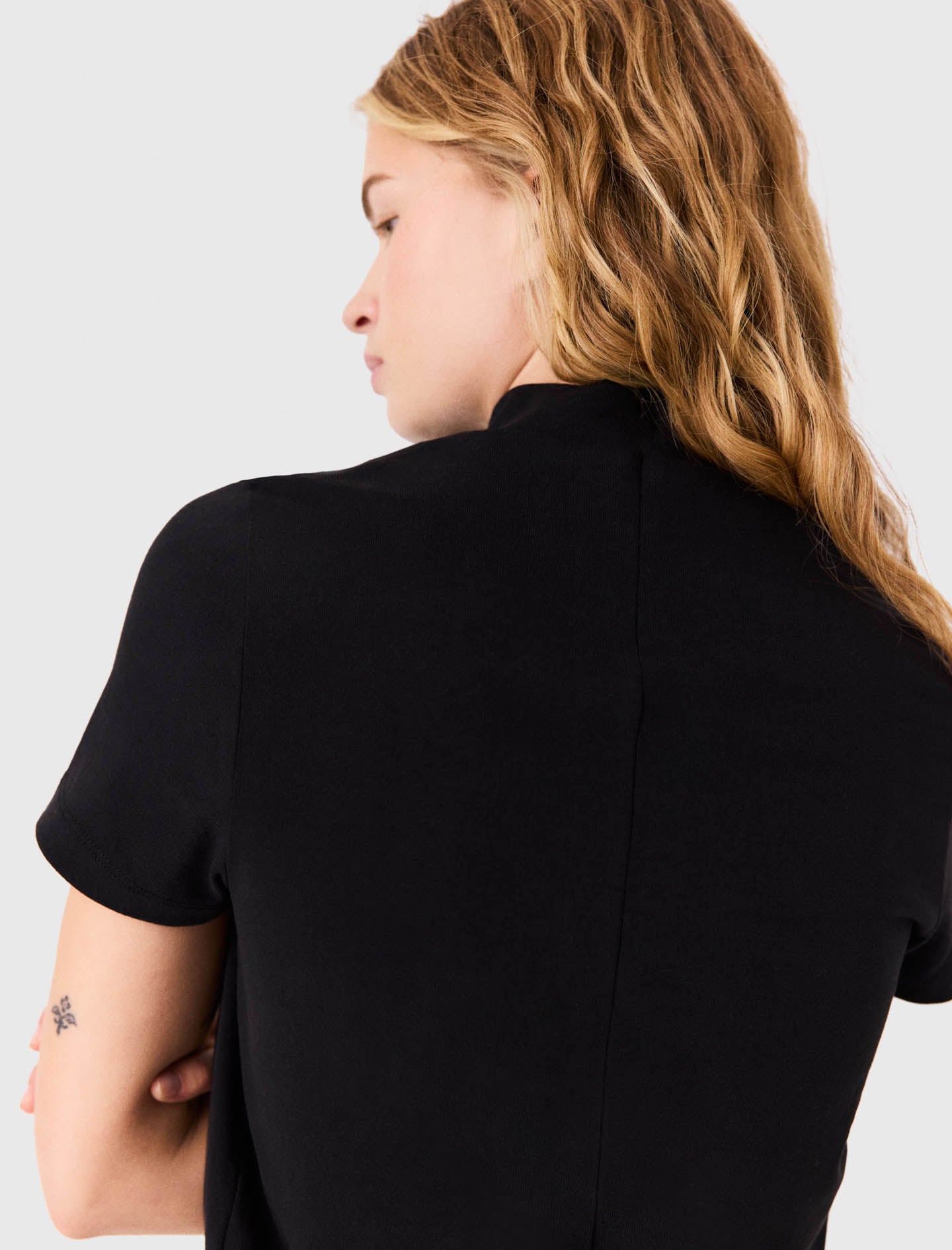 T-shirt with back zip Black
