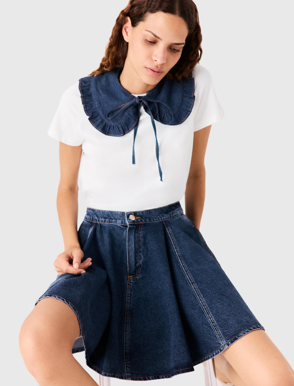 T-shirt with denim collar White