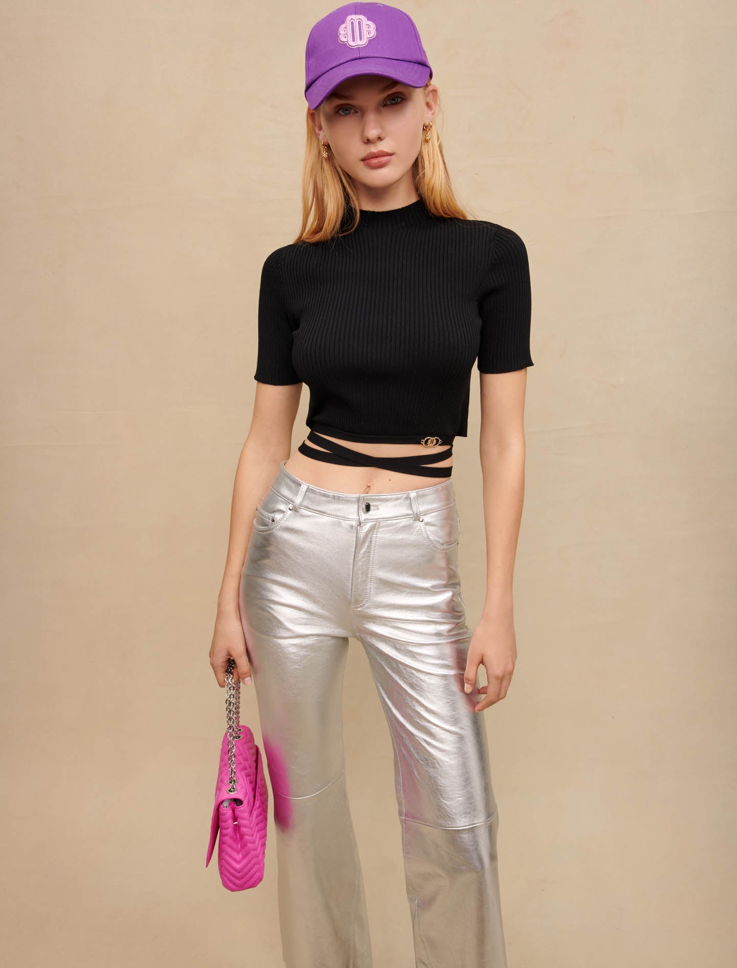 Black-featured-criss-cross cropped top